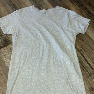women gray tshirt